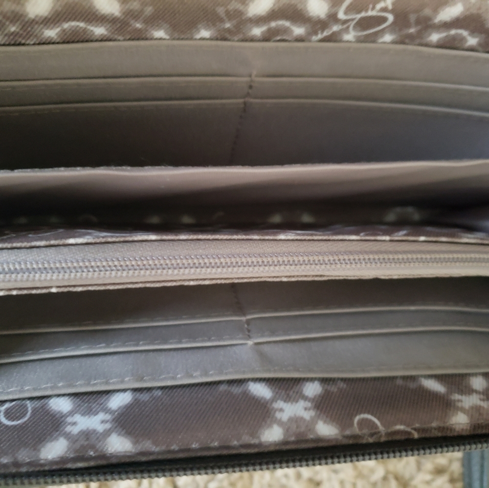Jessica Simpson Ladies wallet - Picture 7 of 7